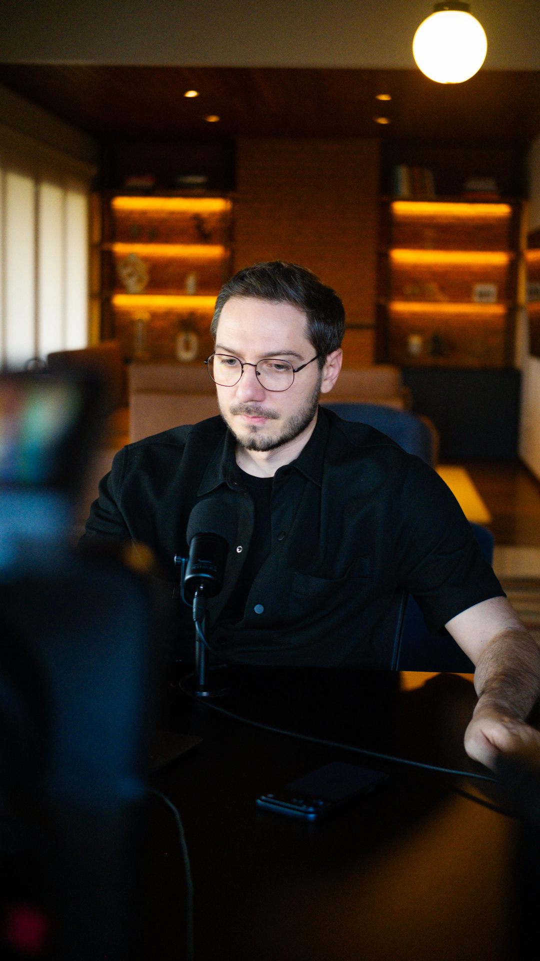 Willian Vitale em gravação de podcast